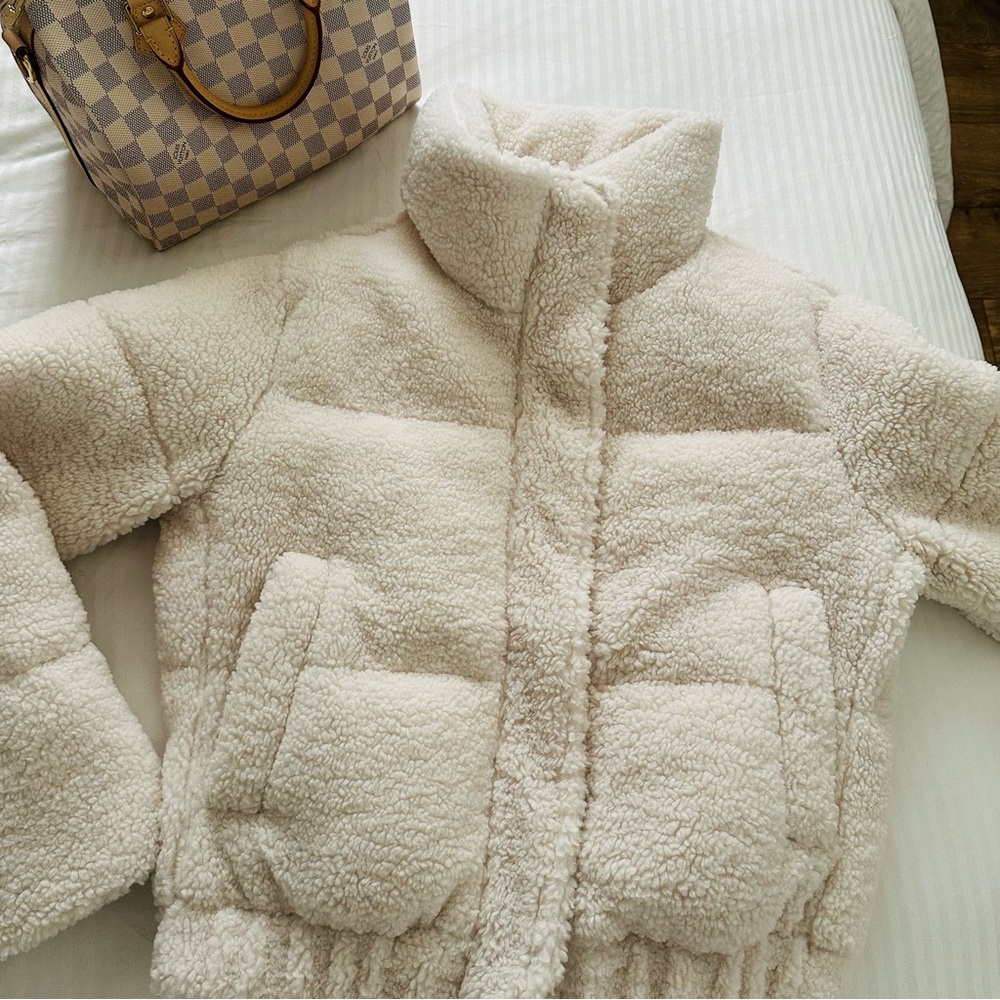 A&F Cream Sherpa Jacket - Picture 2 of 4